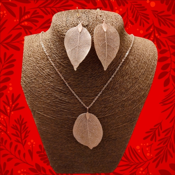 Gold Leaf Necklace & Earrings Set - Picture 2 of 3